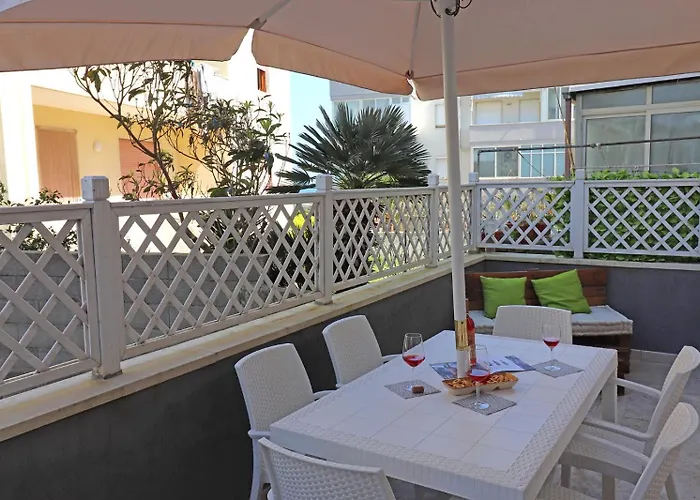 Luisa A Отранто